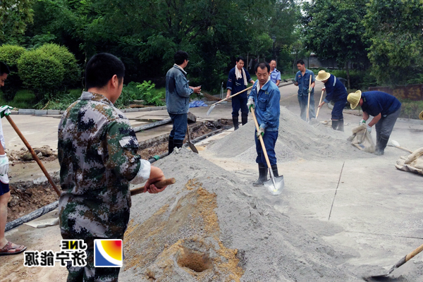 花园煤矿：职工挖60米长排水管道彻底解决矿区排水难题