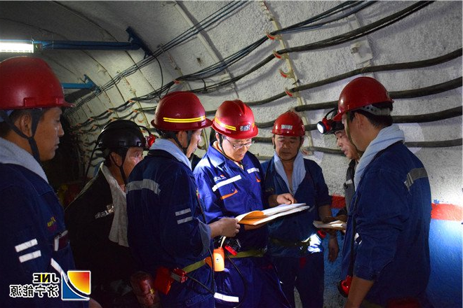 2018年9月11日-13日，鲁西监察分局张明斌一行到金桥煤矿进行安全生产大检查（孙欢 摄） (2)_副本.jpg