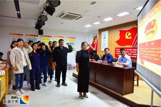 金源煤矿举办“退团不褪色、青春永激扬”超龄团员退团仪式