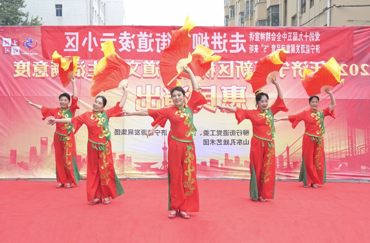 1604626402160686.jpg 集团公司与高新区党工委联合开展 民意“5”来听惠民进社区活动2.jpg