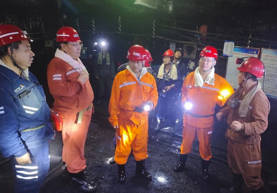 1606186957912171.jpg 刘宗顺一行到金源煤矿进行安全生产许可验收1.jpg