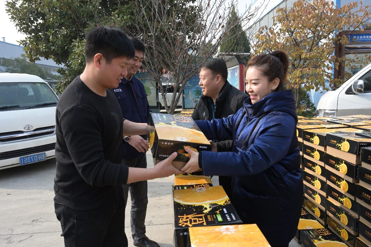 1606778745401357.jpg “橙”心“橙”意,情满万州 集团公司助力重庆万州脱贫攻坚2.jpg