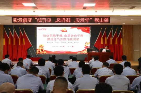 闵维到梁山港为全体党员讲授专题党课