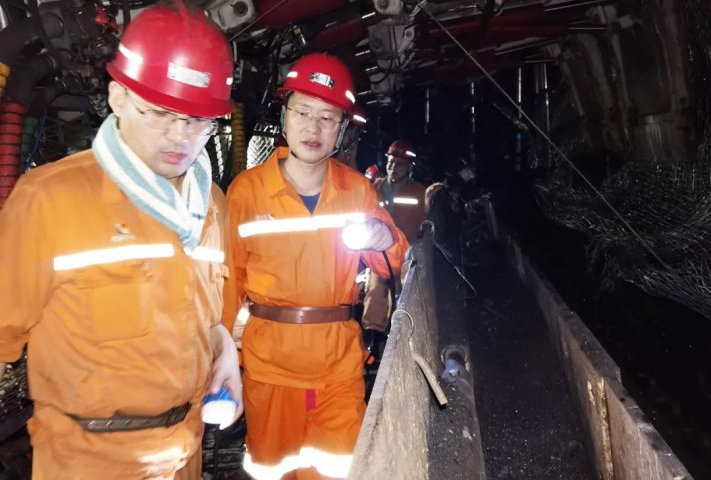 抓实安全管理“最后一公里”！王崇景到霄云煤矿突击夜查