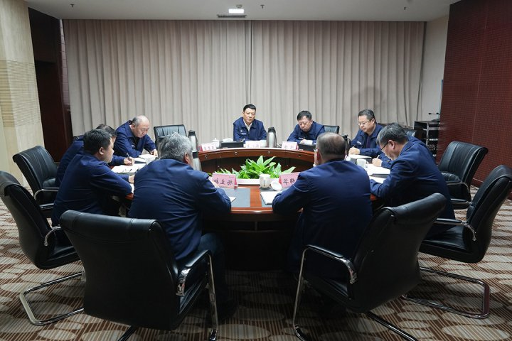 济宁能源组织召开领导班子务虚会