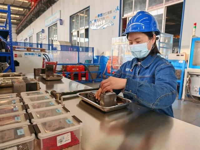 降本增效！金桥煤矿掌握先导阀自主维修技术